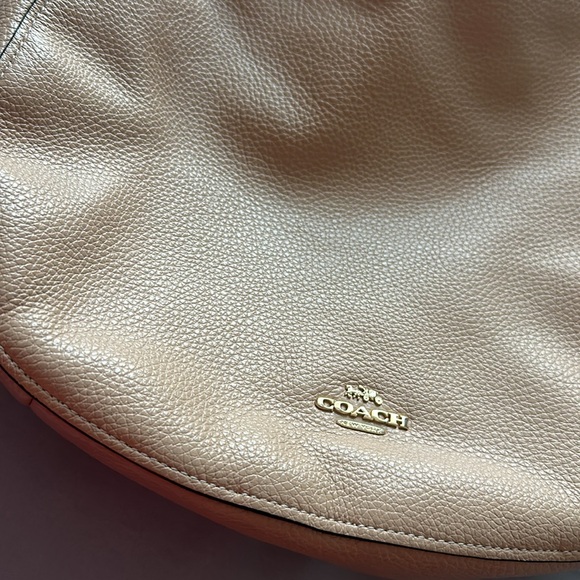 Beautiful leather coach bag. - Picture 2 of 8